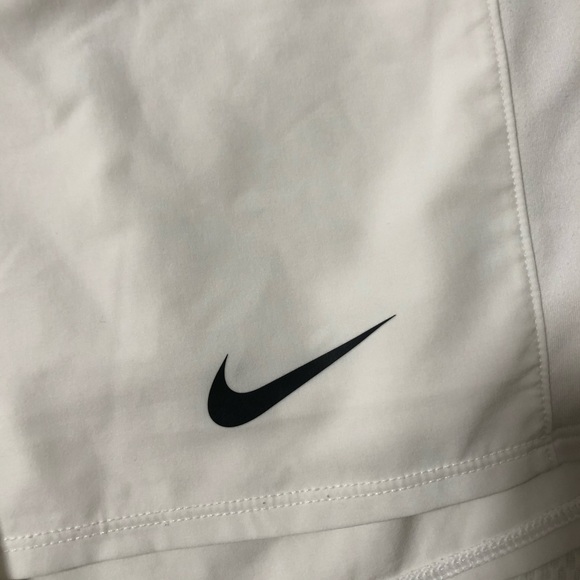 Nike White stretchy shorts with liner - Picture 3 of 5